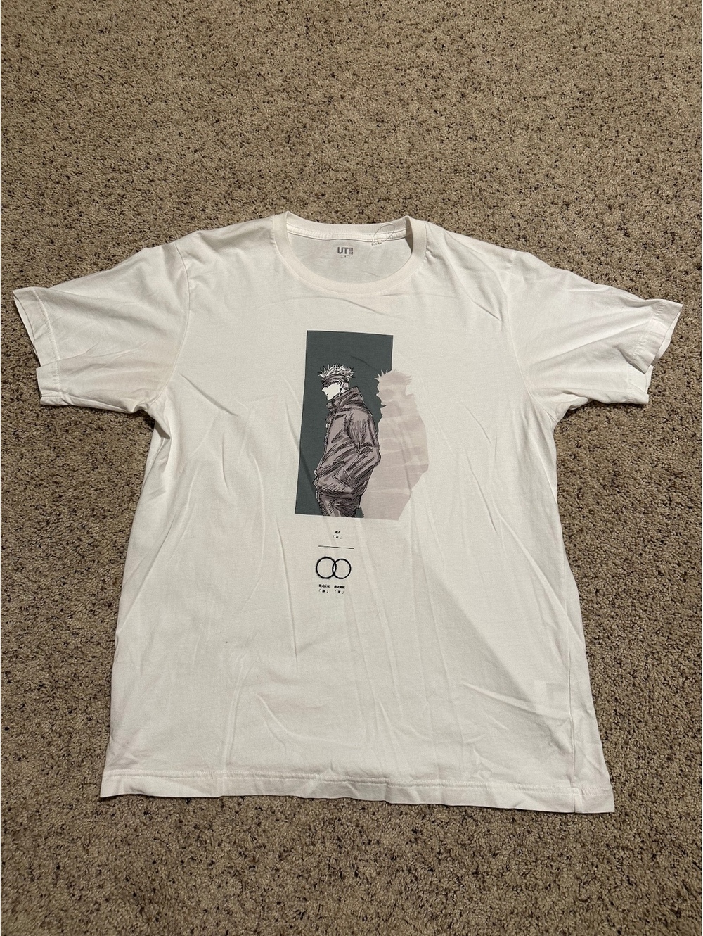 Uniqlo UT White Graphic T-Shirt Size M with Anime Character Design
